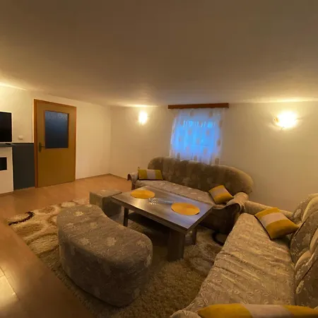 Anes House فيلة *